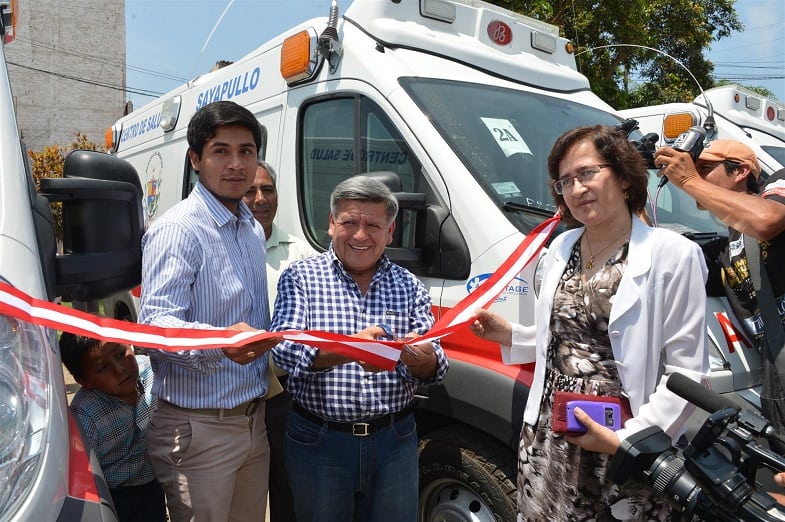 Acuña entregó 15 ambulancias para mejorar atención en salud a pacientes
