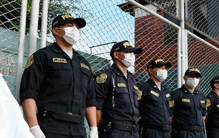 Trujillo: Esposa e hija de comandante comprometidas en compras de mascarillas