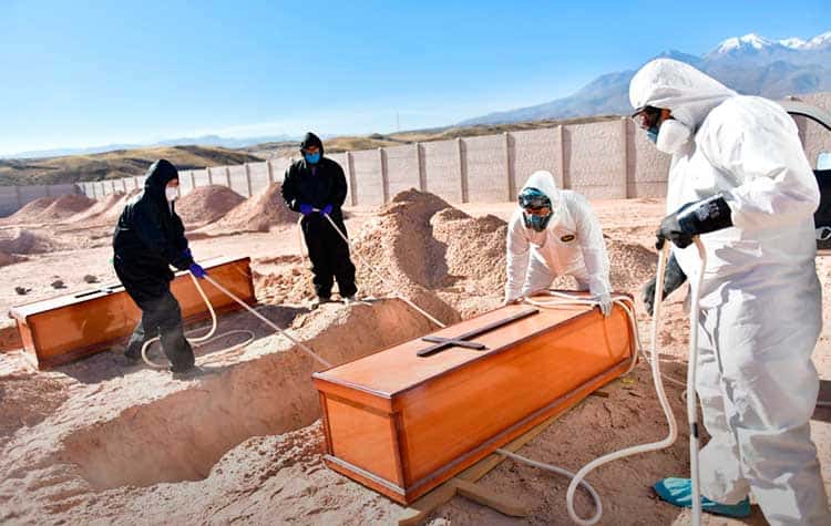 Nuevo récord de 384 muertes por  Covid-19 en Perú  en un solo día